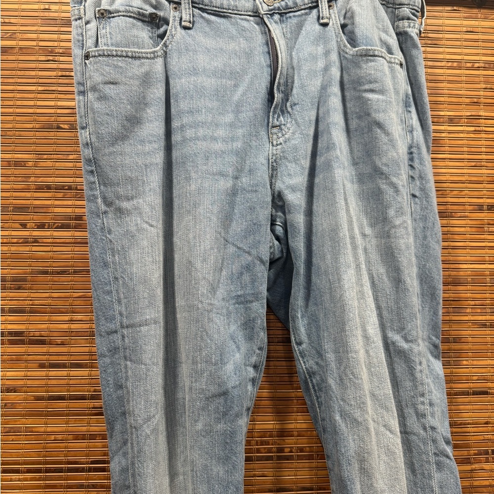 GAP Light Blue Relaxed Jeans - Picture 2 of 5